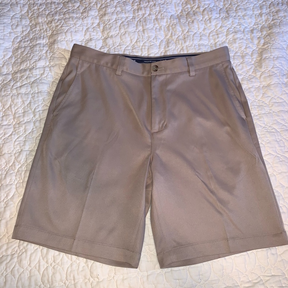 Vineyard vines khaki shorts